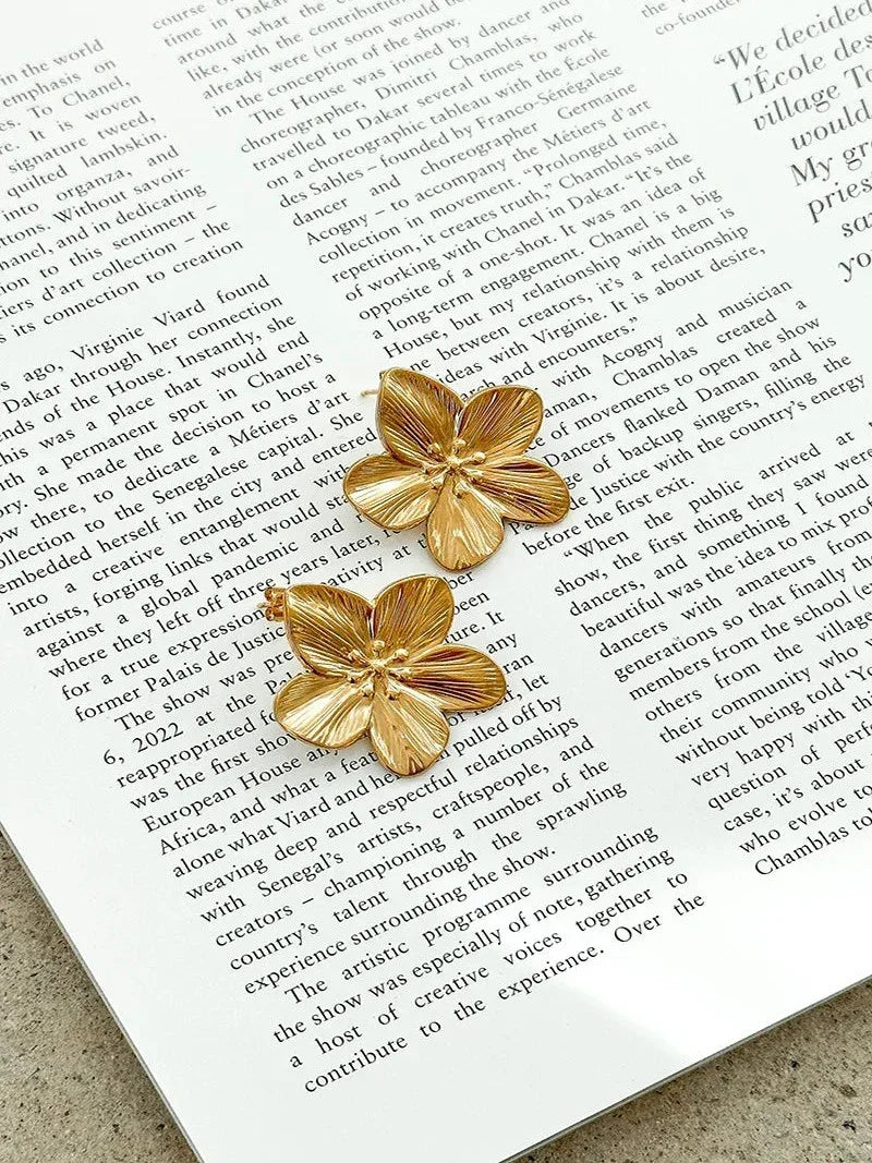 PENDIENTES FLORALES CON BAÑO DE ORO - ZYRO