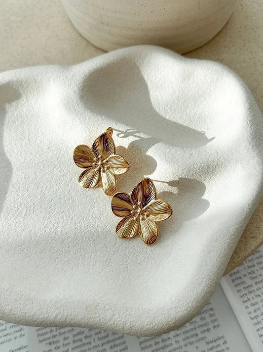 PENDIENTES FLORALES CON BAÑO DE ORO - ZYRO
