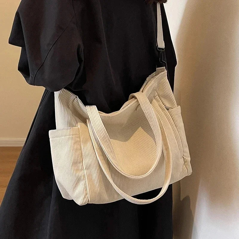 BOLSO TOTE ACANALADO ALMA CON DETALLE DE CUERDA - ZYRO