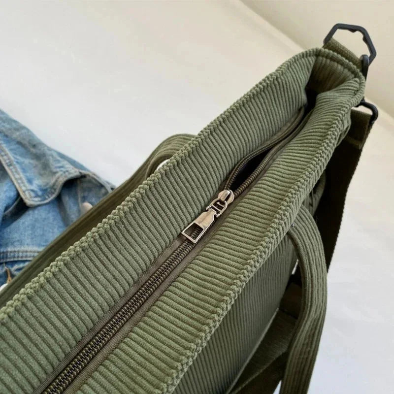 BOLSO TOTE ACANALADO ALMA CON DETALLE DE CUERDA - ZYRO