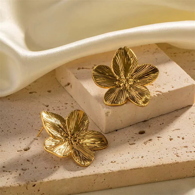 PENDIENTES FLORALES CON BAÑO DE ORO - ZYRO