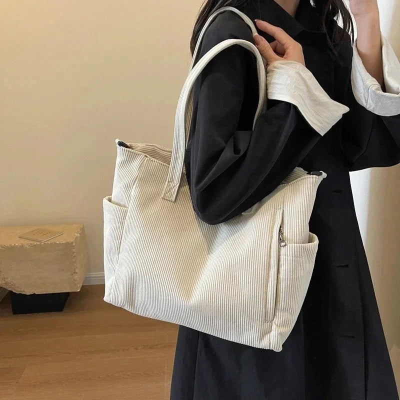 BOLSO TOTE ACANALADO ALMA CON DETALLE DE CUERDA - ZYRO
